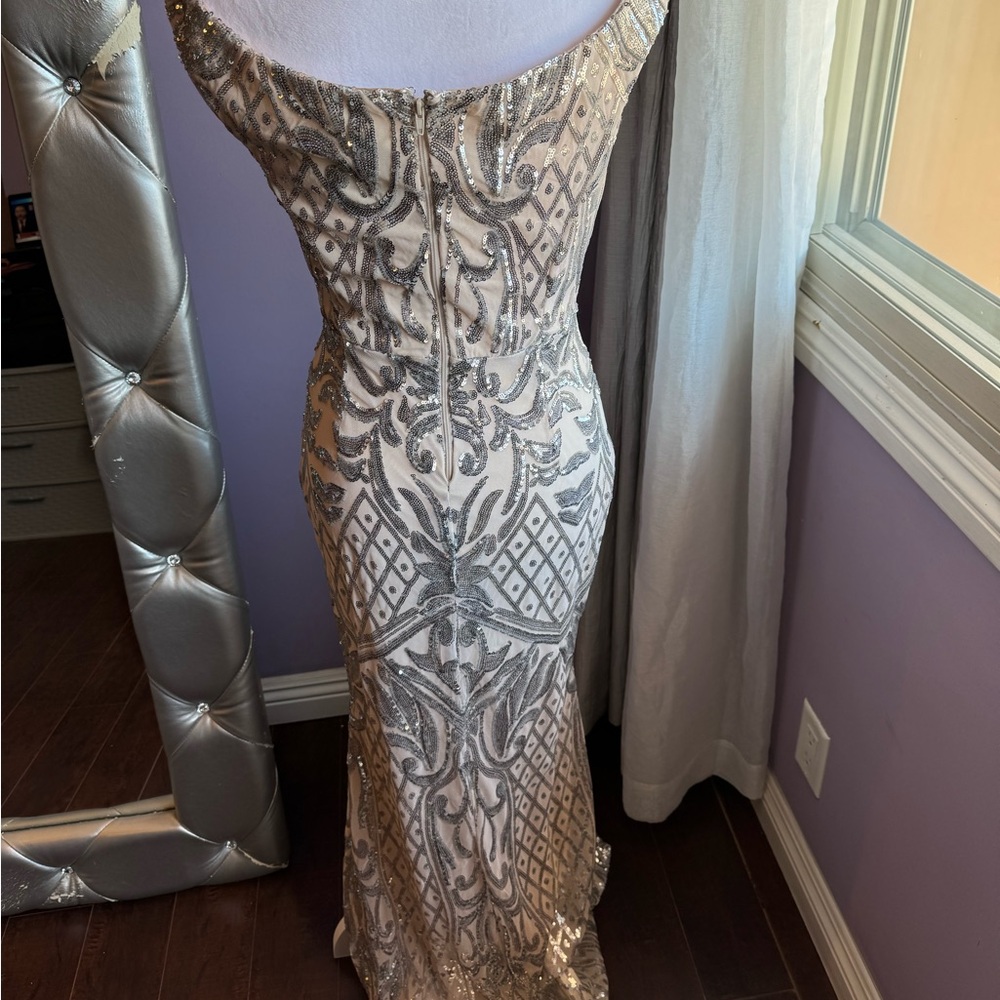 Sequined gown for a nice occasion - Picture 3 of 4